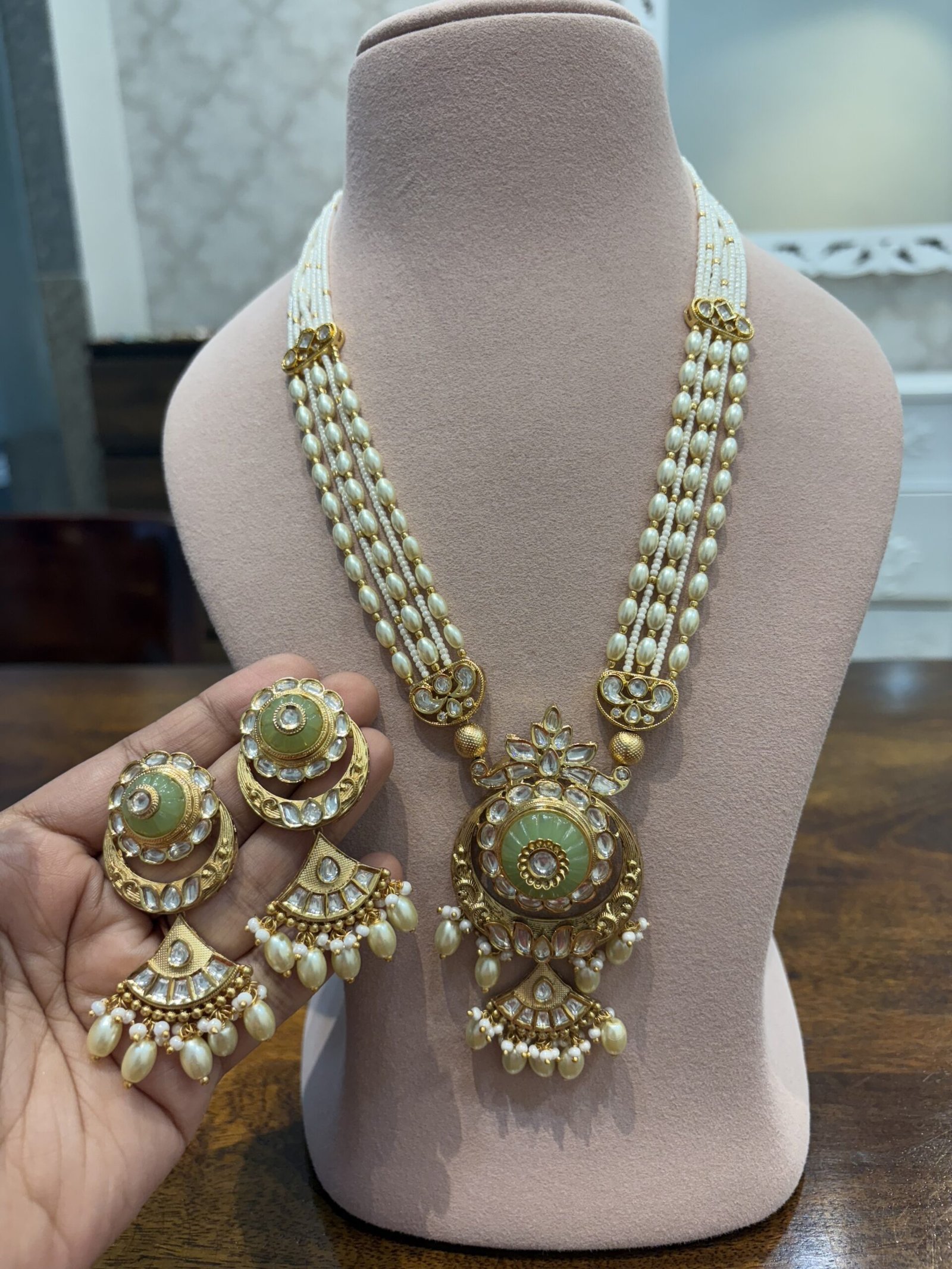 Dhanvi Pendant Necklace Set