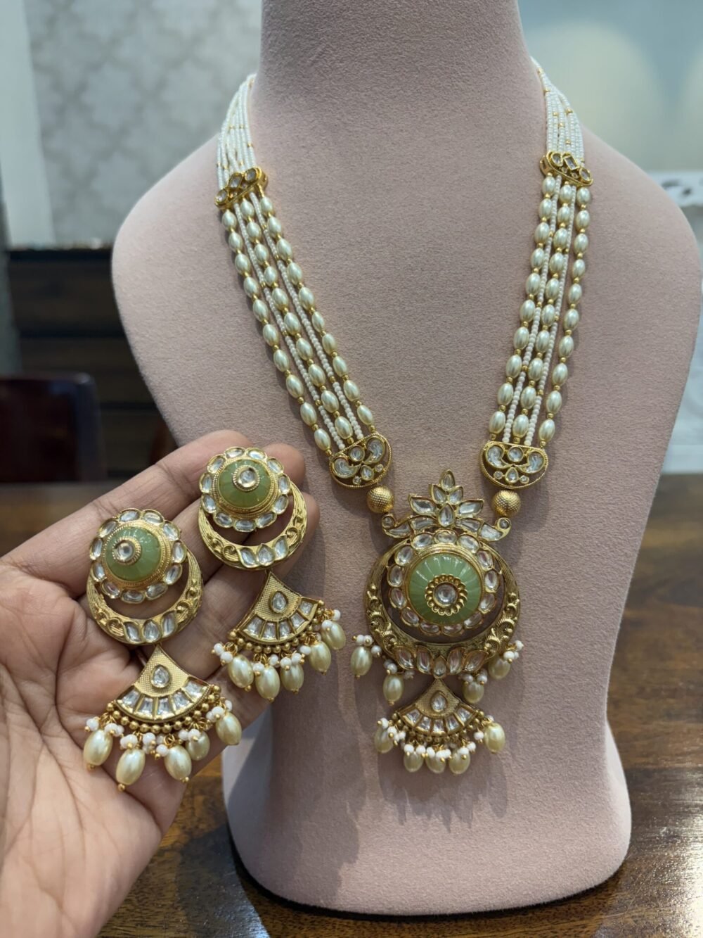 Dhanvi Pendant Necklace Set - Image 9
