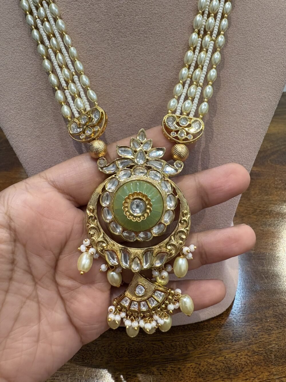 Dhanvi Pendant Necklace Set - Image 3