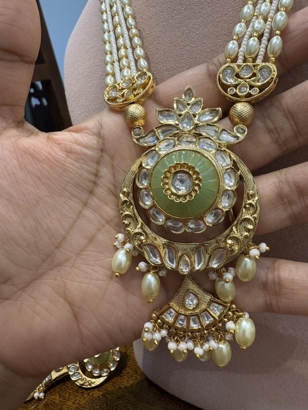 Dhanvi Pendant Necklace Set - Image 4