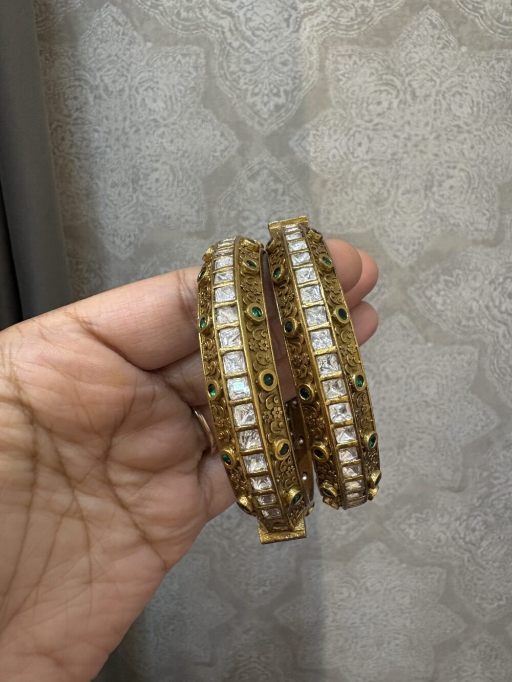 Avanti Antique Gold Polki Bangles - Image 4