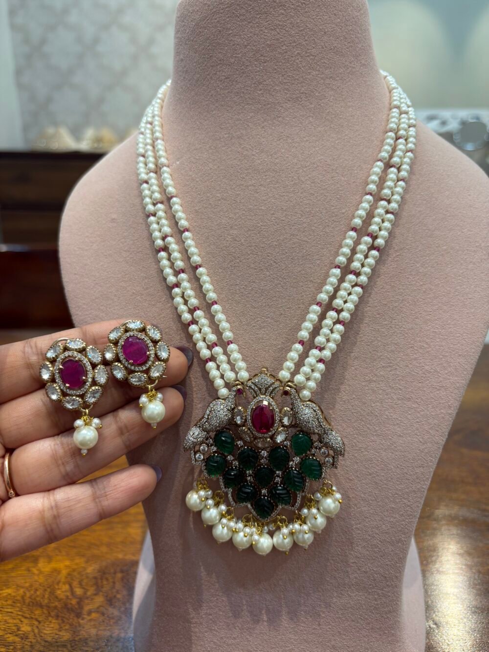 Raisa Pendant Necklace Set - Image 8