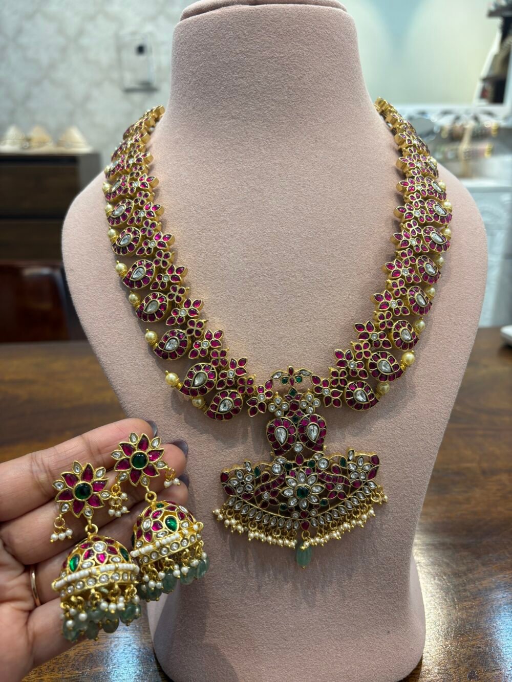 Nivedita Kundan Necklace Set - Image 9