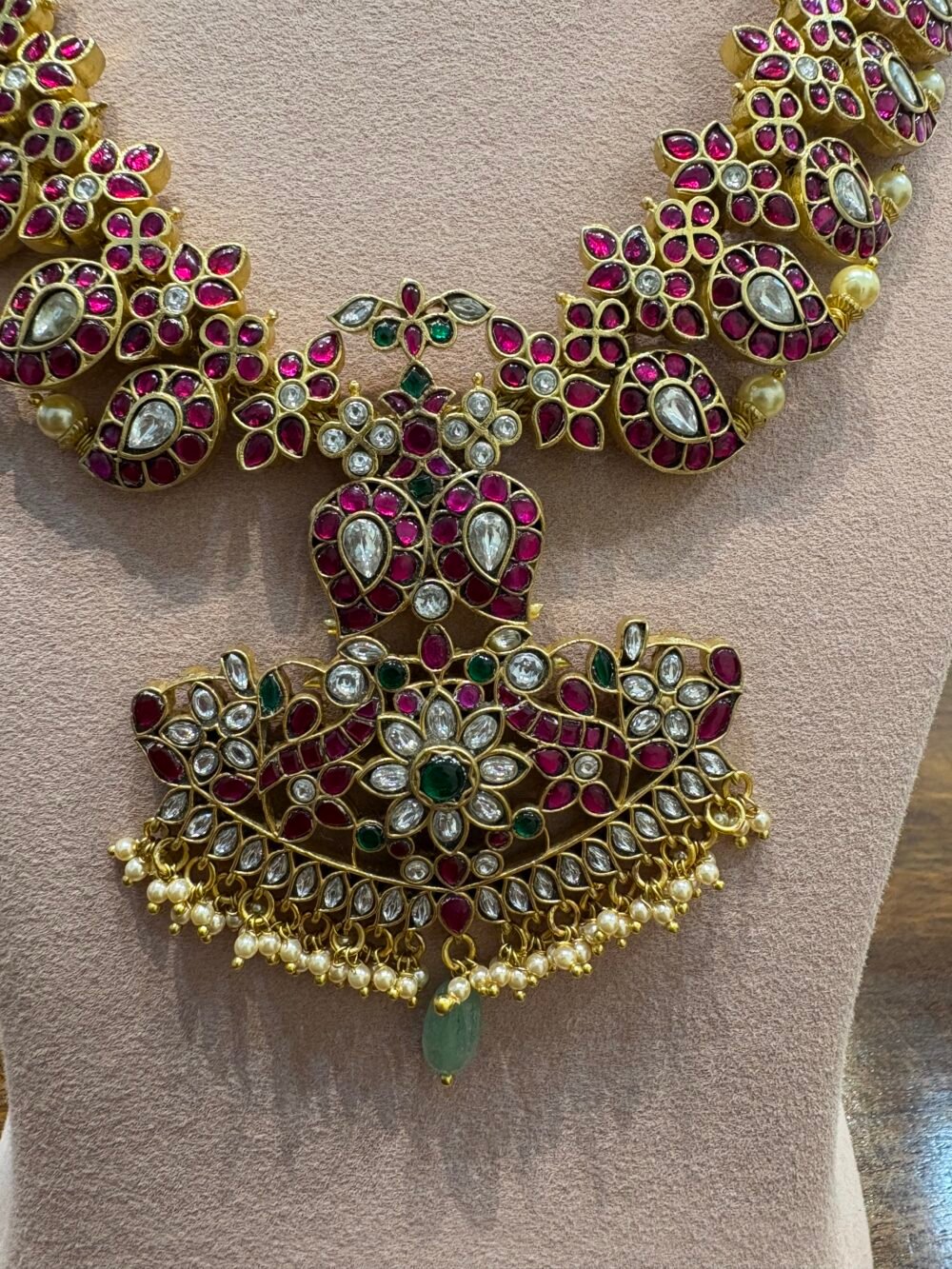 Nivedita Kundan Necklace Set - Image 2