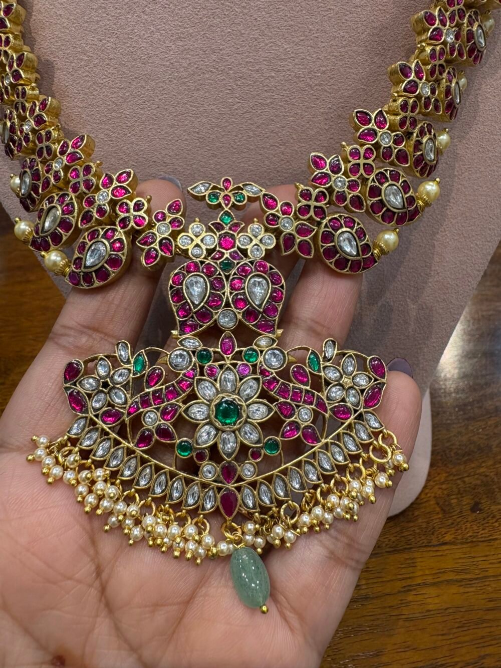 Nivedita Kundan Necklace Set - Image 3