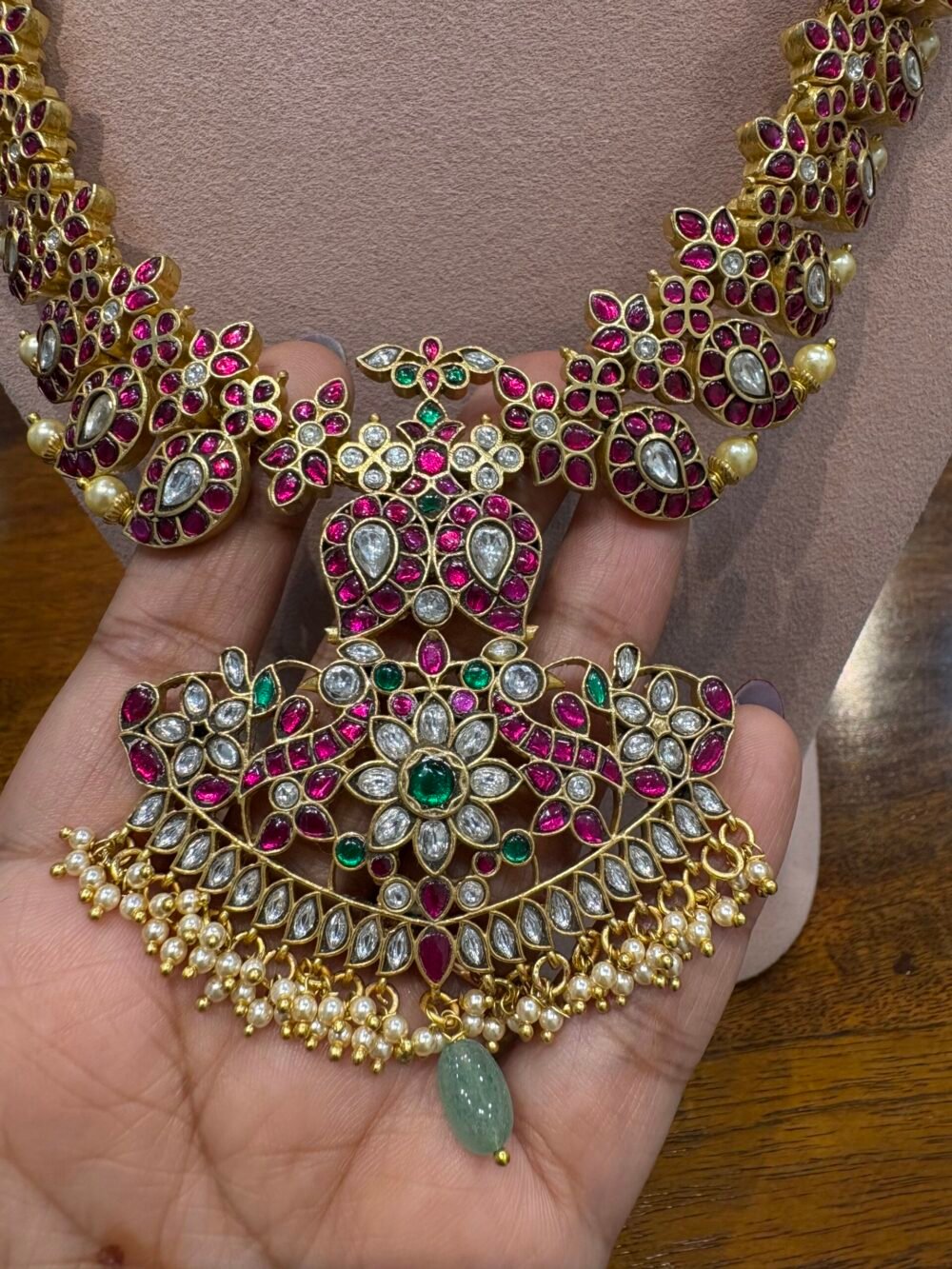 Nivedita Kundan Necklace Set - Image 3