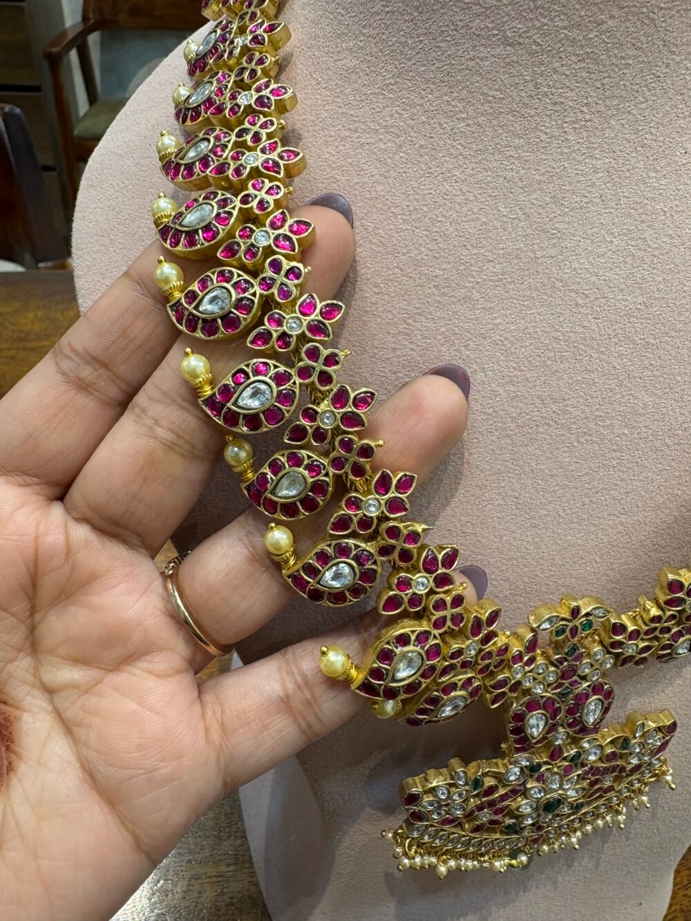 Nivedita Kundan Necklace Set - Image 4