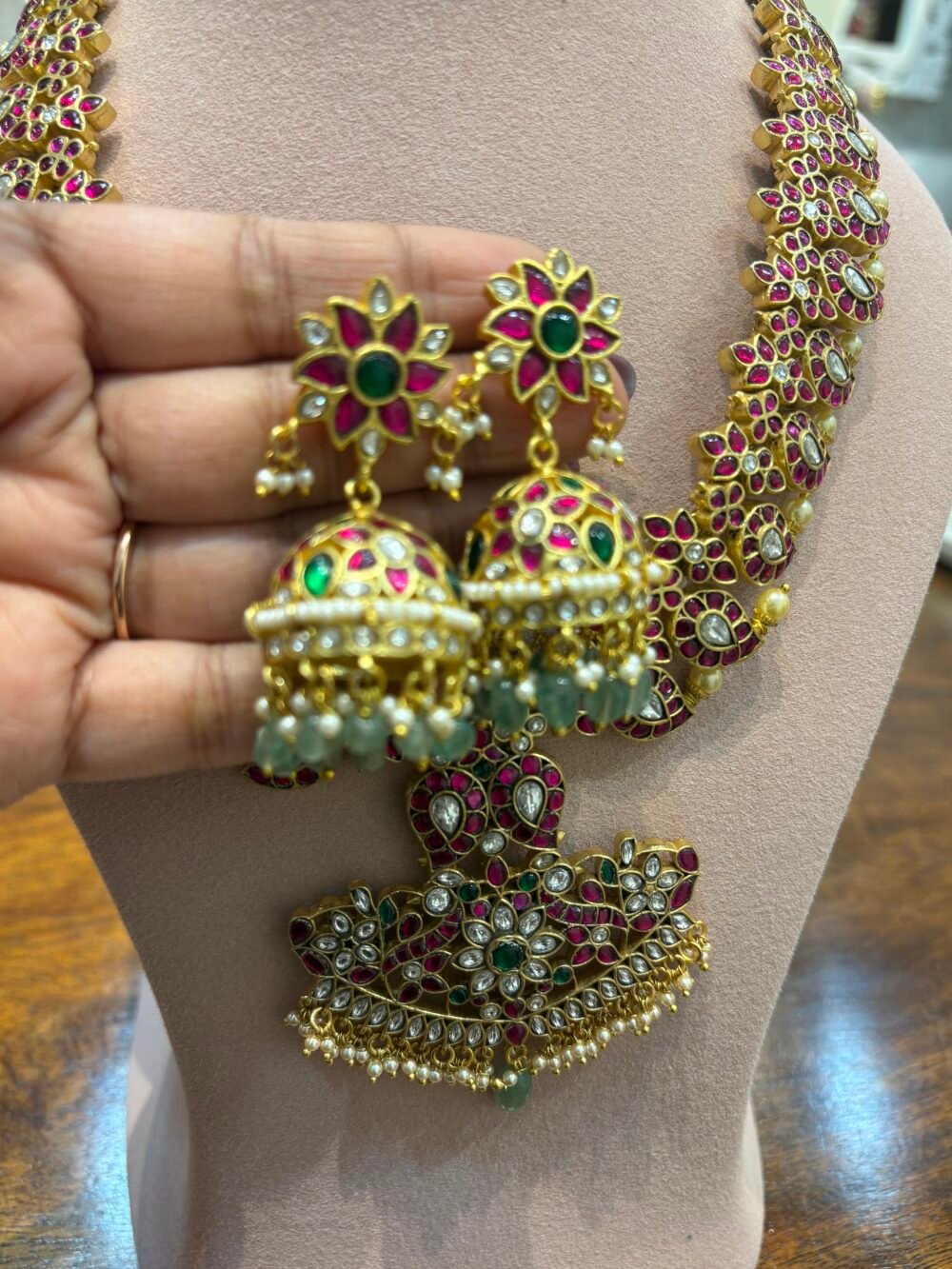 Nivedita Kundan Necklace Set - Image 8