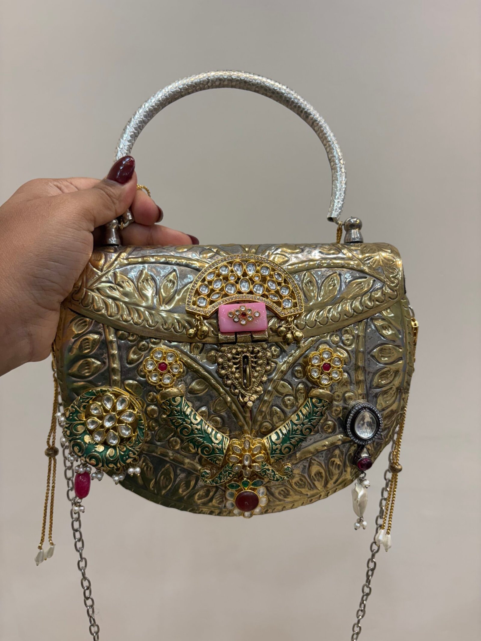 Jhalak Carving bag