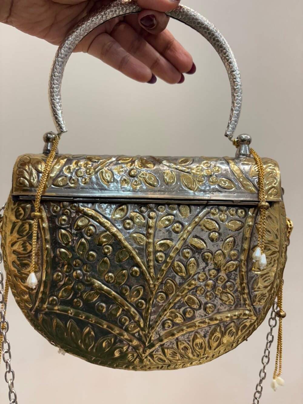 Jhalak Carving bag - Image 5