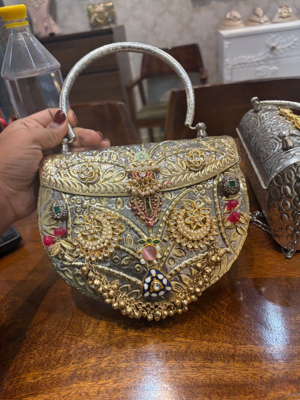 Guldasta Carving bag
