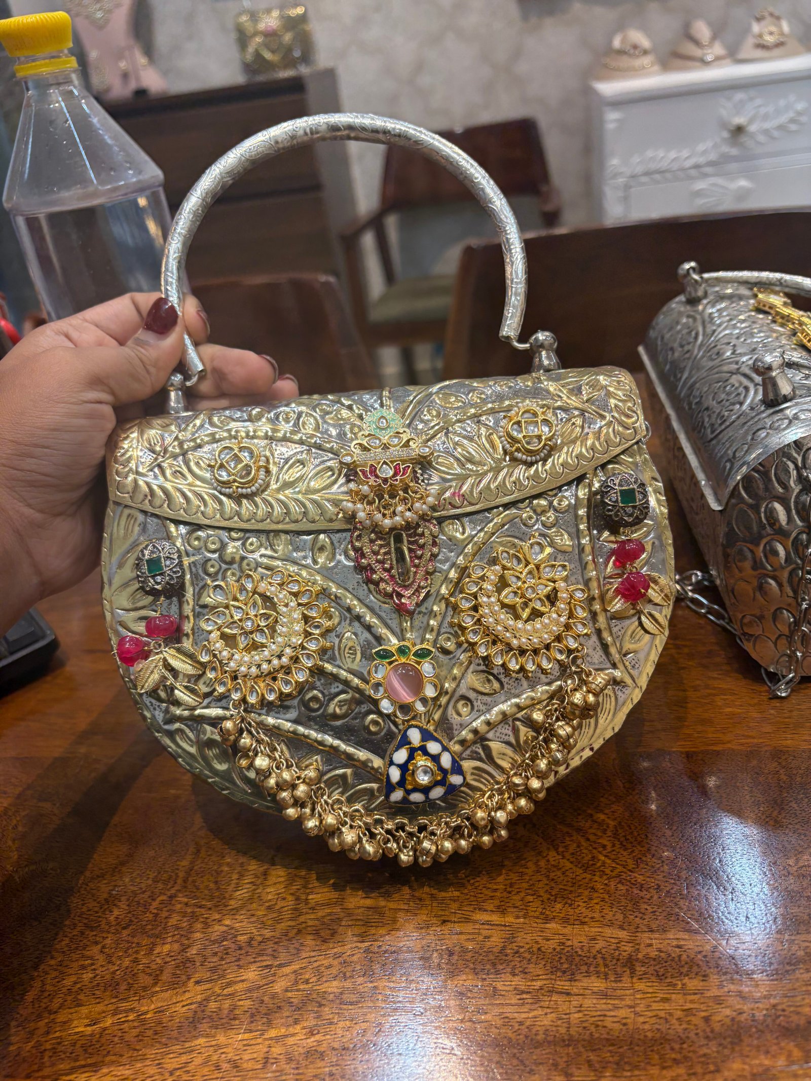 Guldasta Carving bag