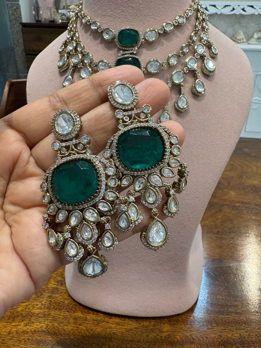 Vaachi Polki Emerald Necklace Set - Image 5
