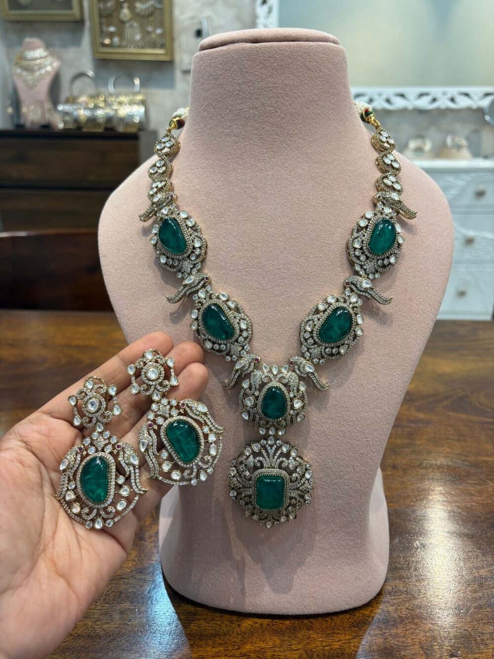 Aiyana Emerald Necklace Set - Image 9