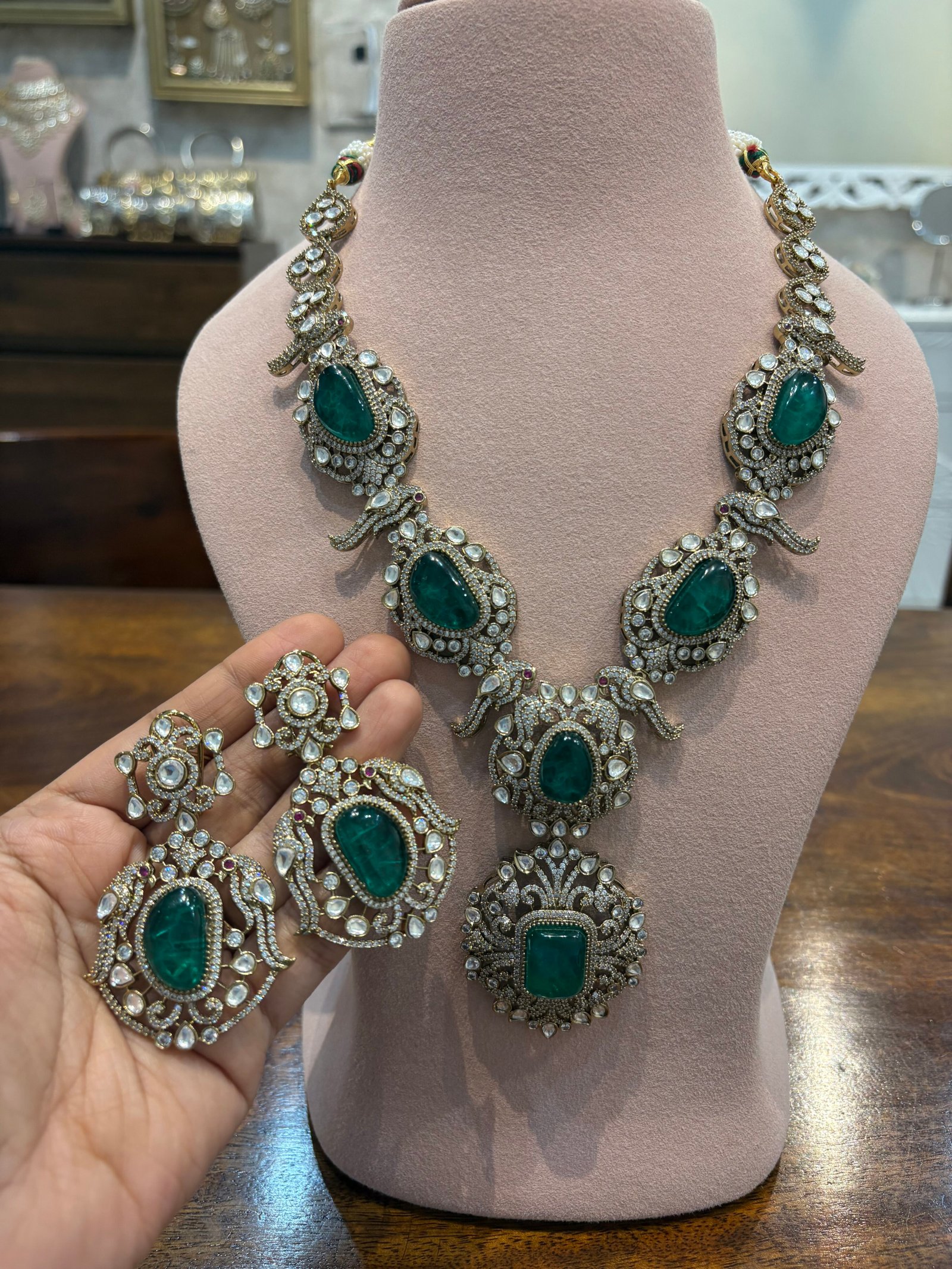 Aiyana Emerald Necklace Set