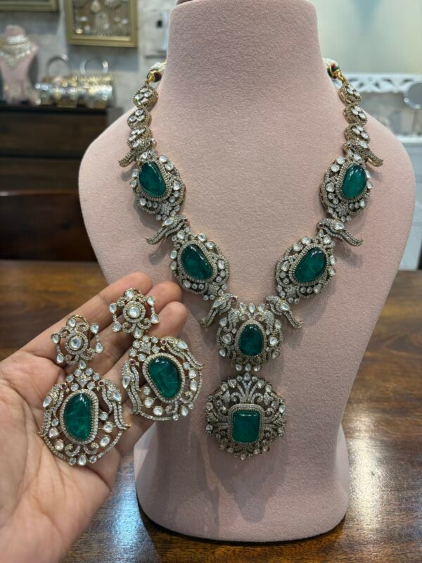 Aiyana Emerald Necklace Set