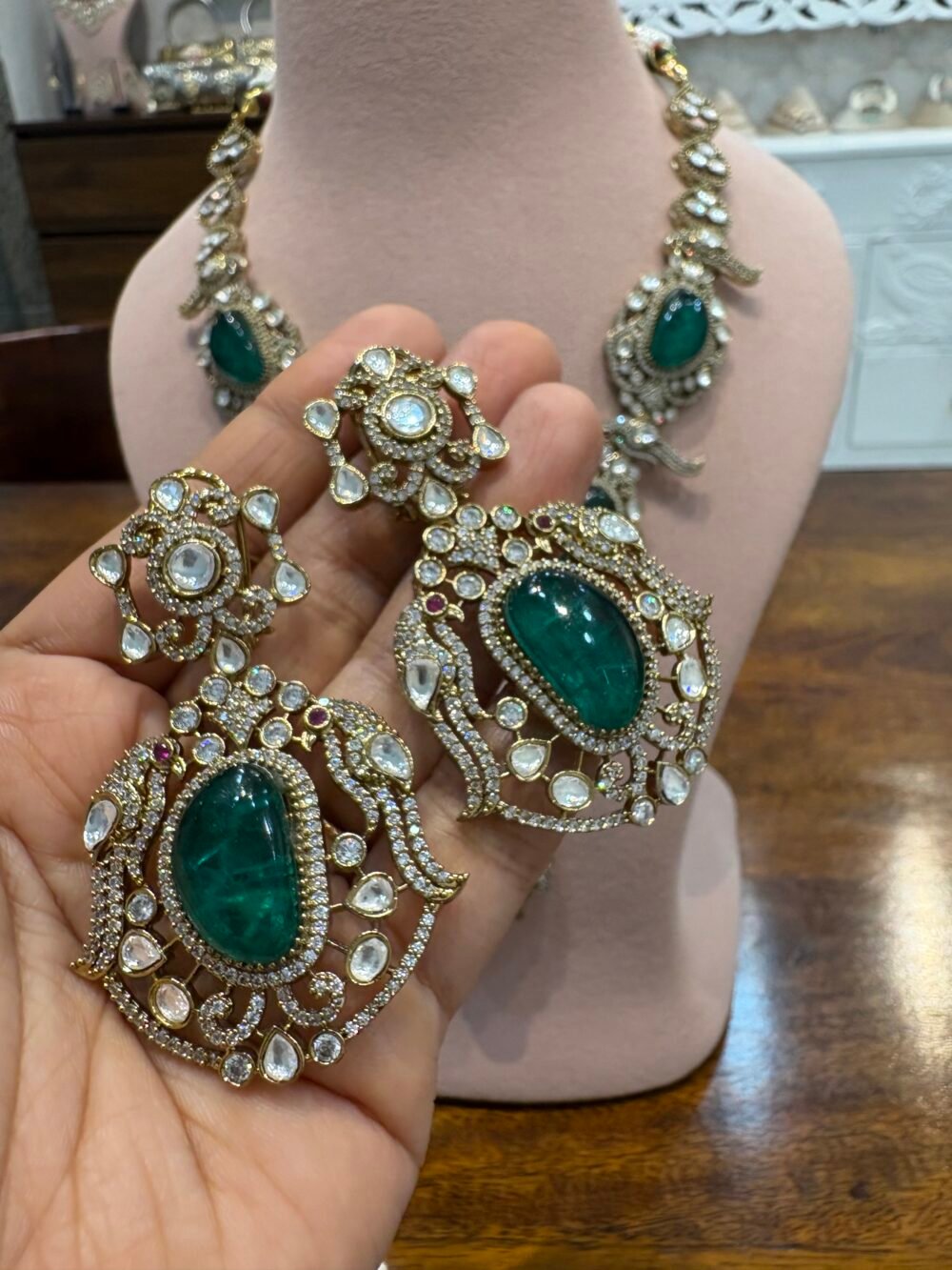 Aiyana Emerald Necklace Set - Image 7