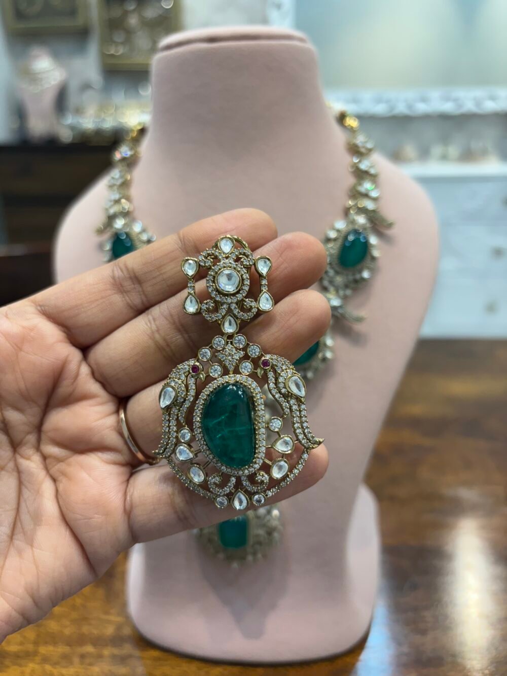 Aiyana Emerald Necklace Set - Image 8