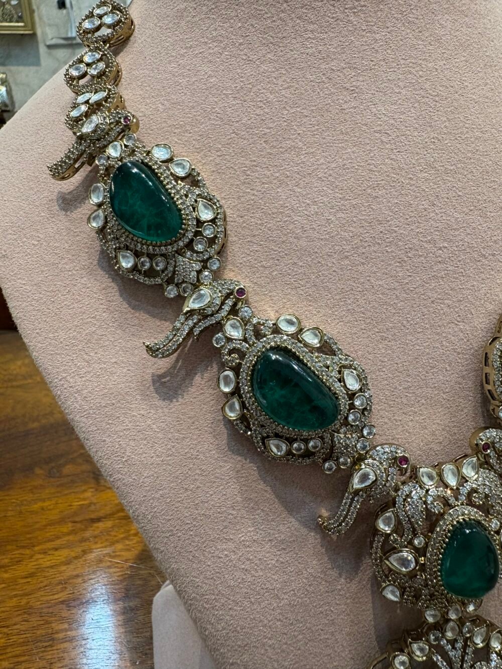 Aiyana Emerald Necklace Set - Image 3