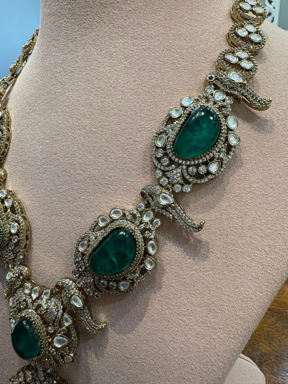 Aiyana Emerald Necklace Set - Image 4