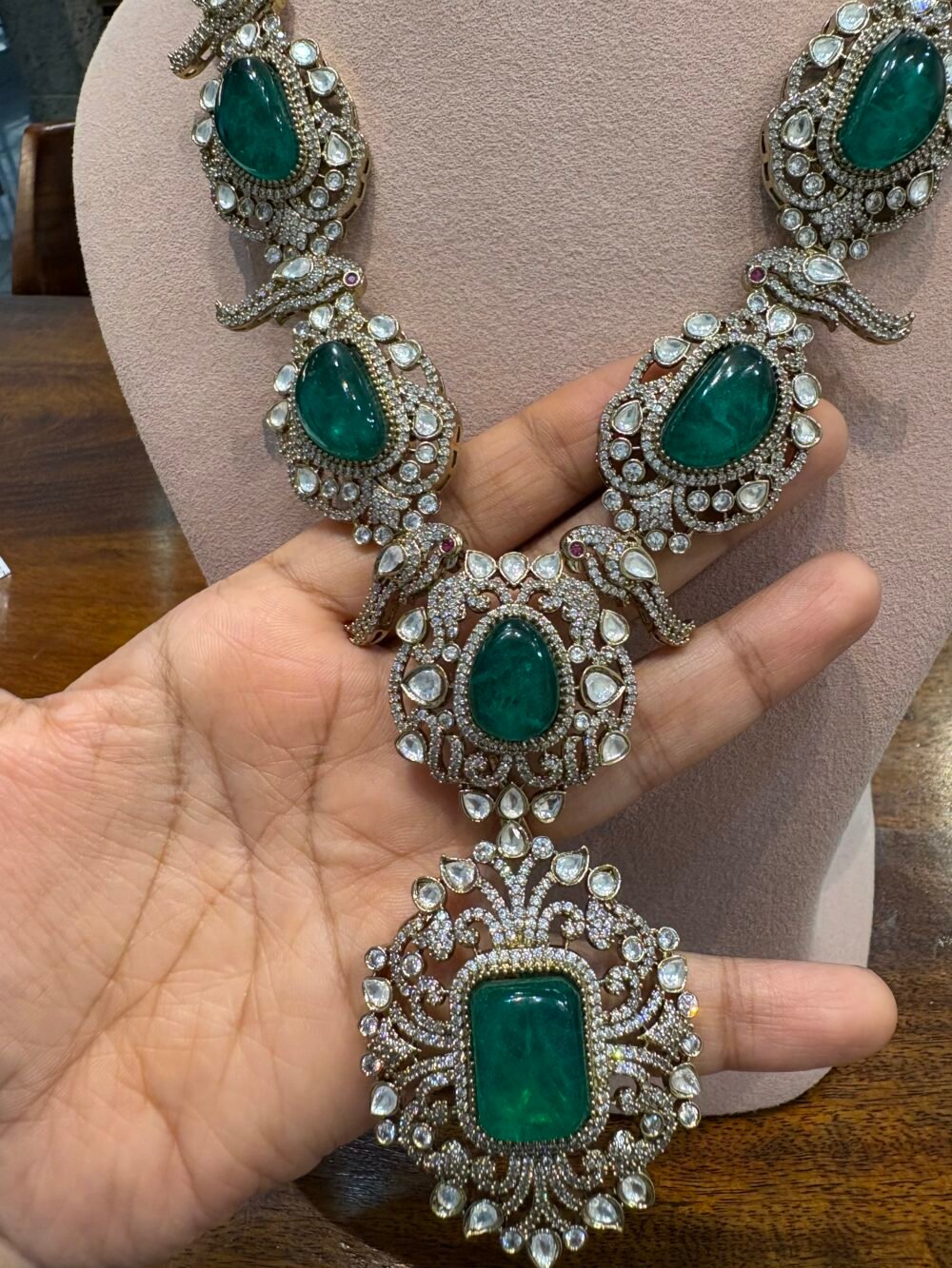 Aiyana Emerald Necklace Set - Image 2
