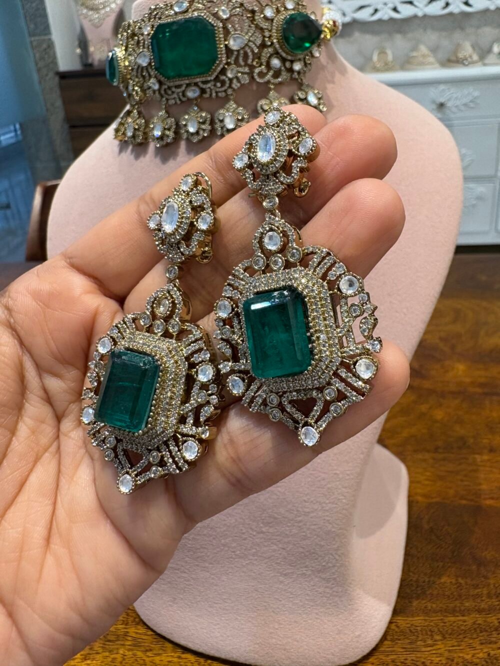 Anjana Emerald Polki Choker Set - Image 7