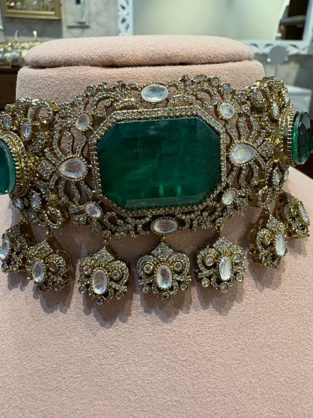 Anjana Emerald Polki Choker Set - Image 3