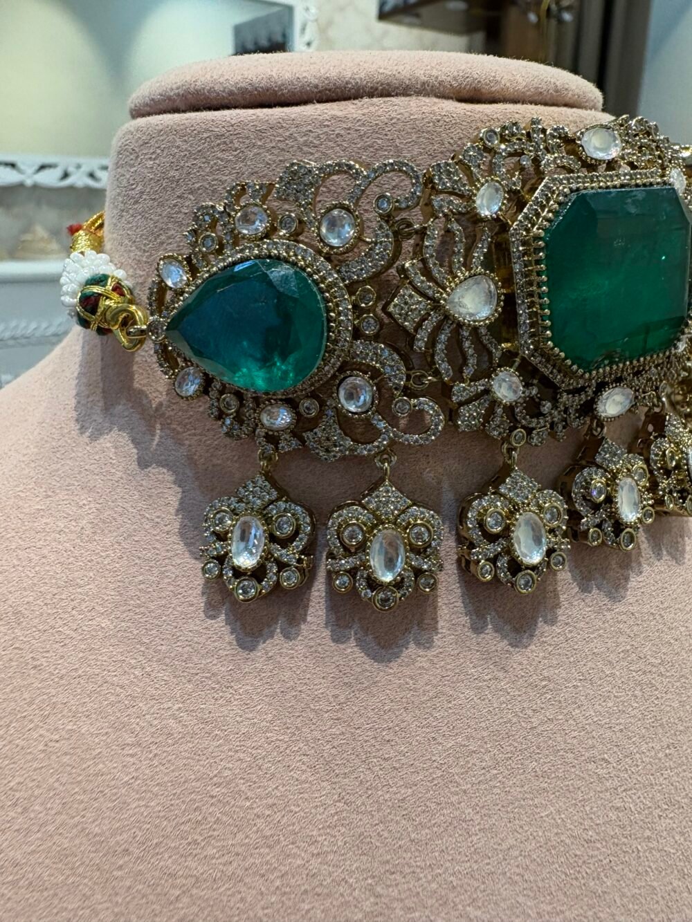 Anjana Emerald Polki Choker Set - Image 5