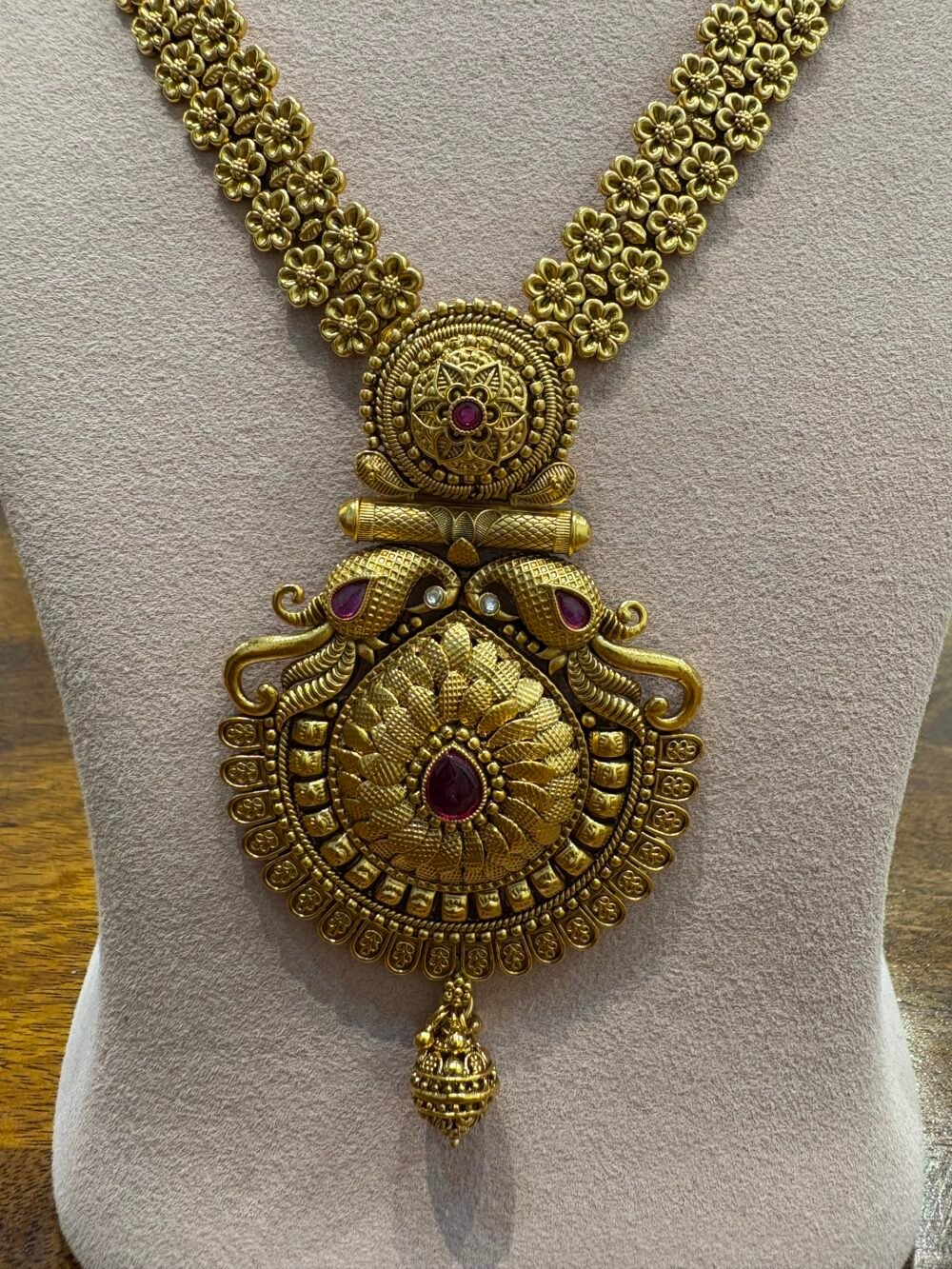 Indira Antique Gold Necklace Set - Image 3