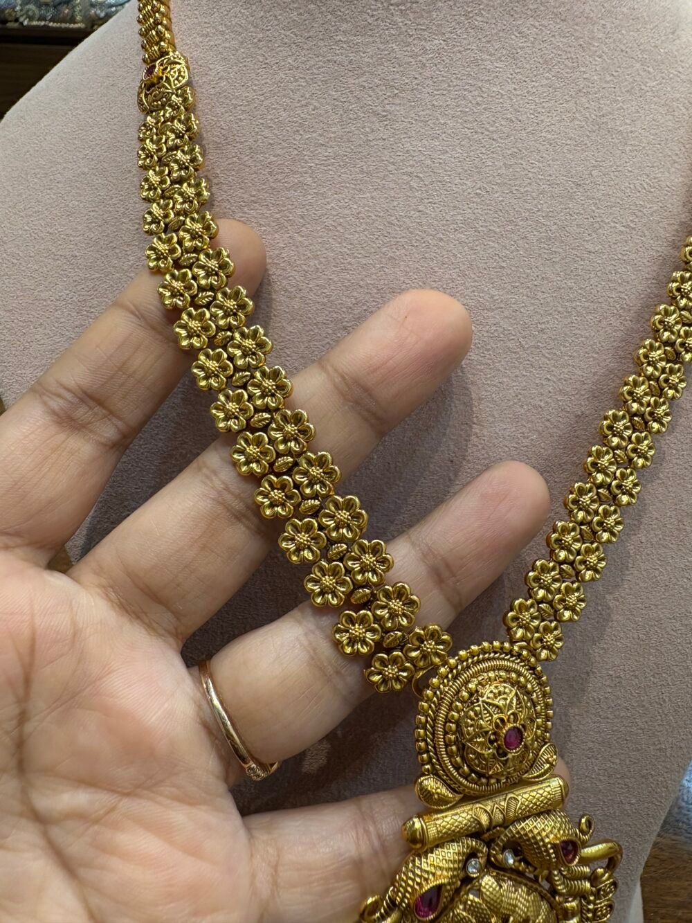 Indira Antique Gold Necklace Set - Image 8