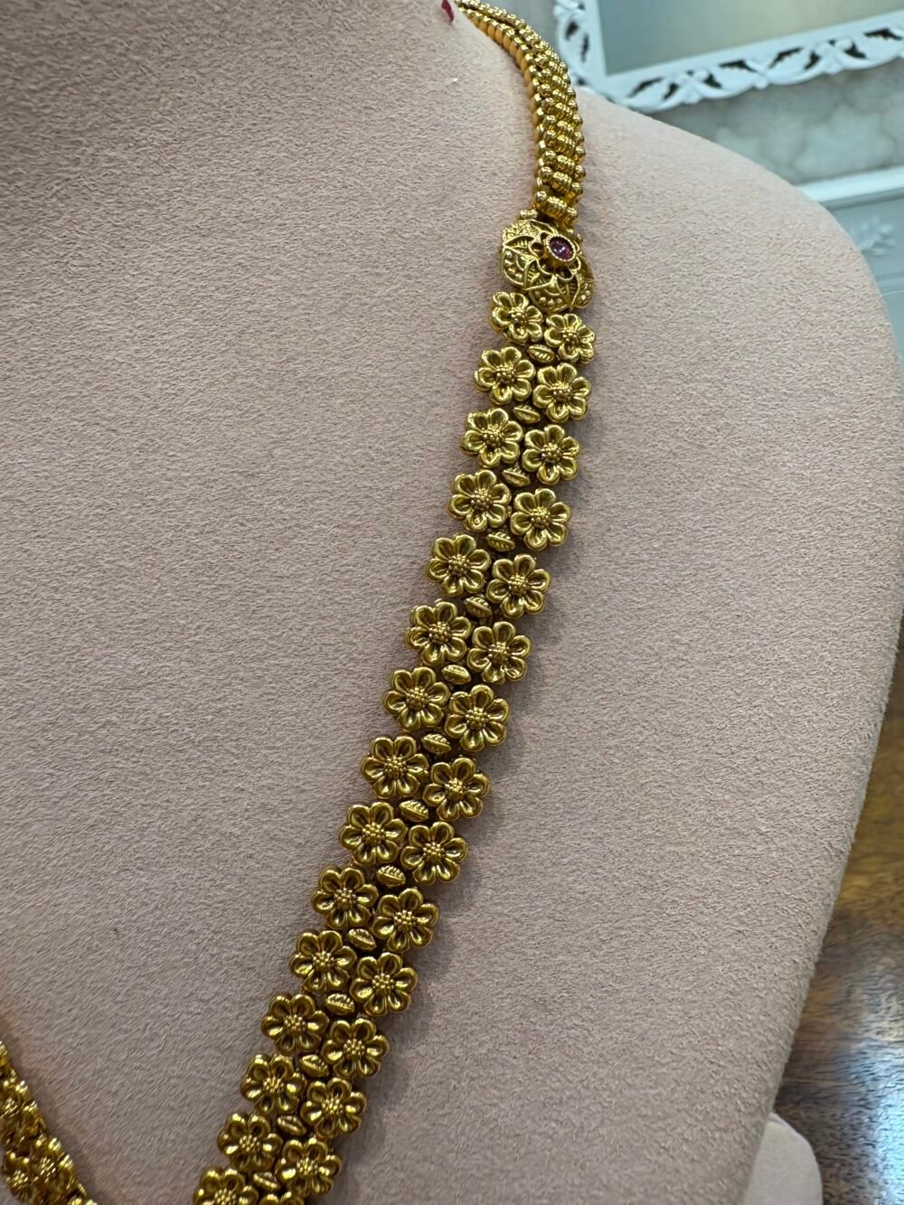 Indira Antique Gold Necklace Set - Image 7