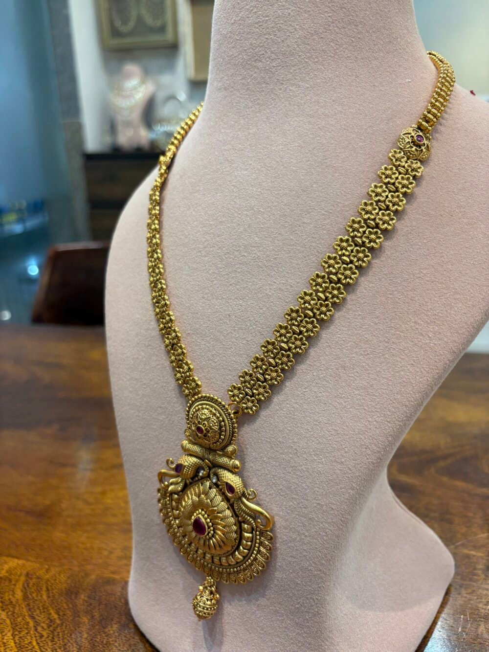 Indira Antique Gold Necklace Set - Image 6