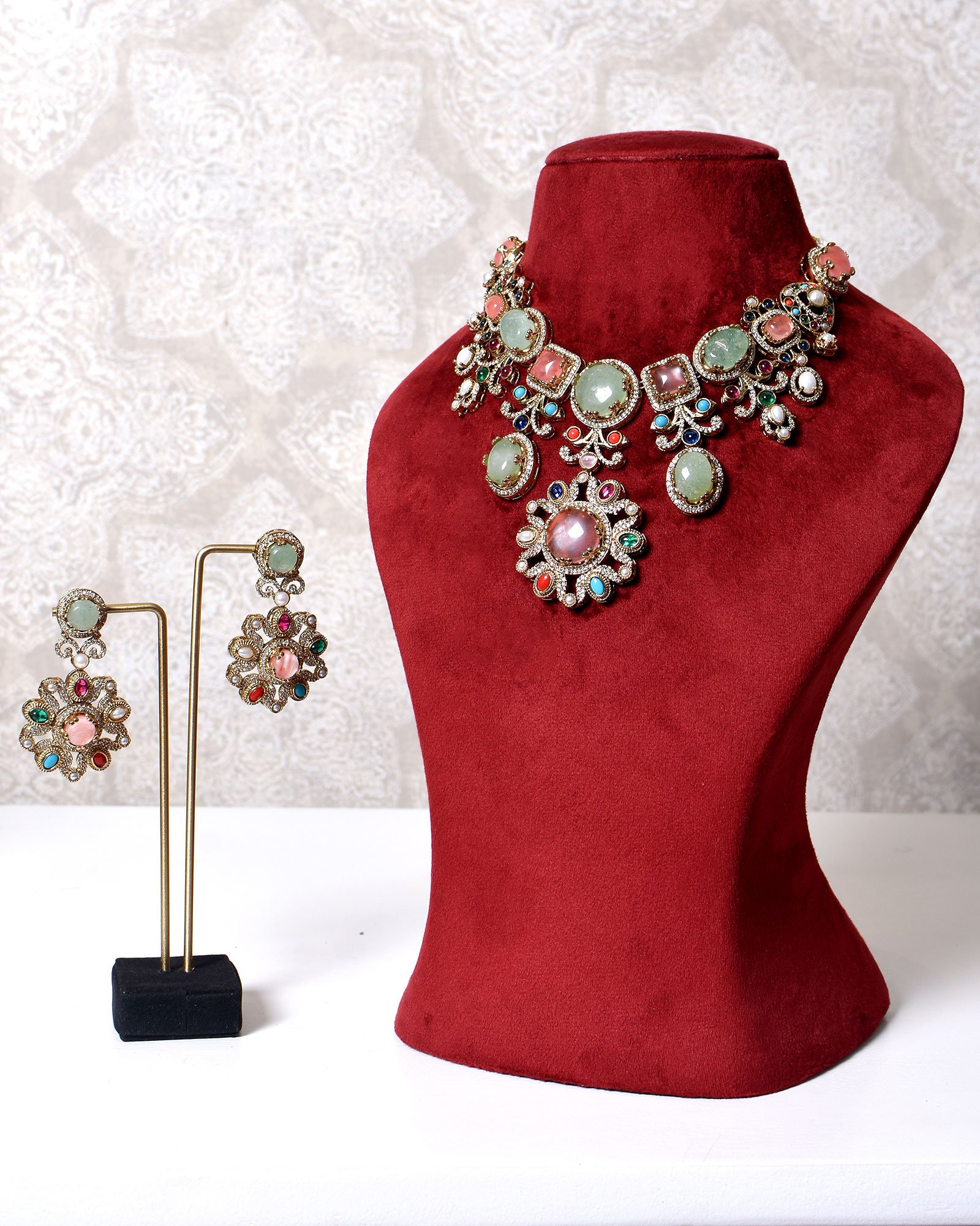 Sabhya Polki Necklace Set