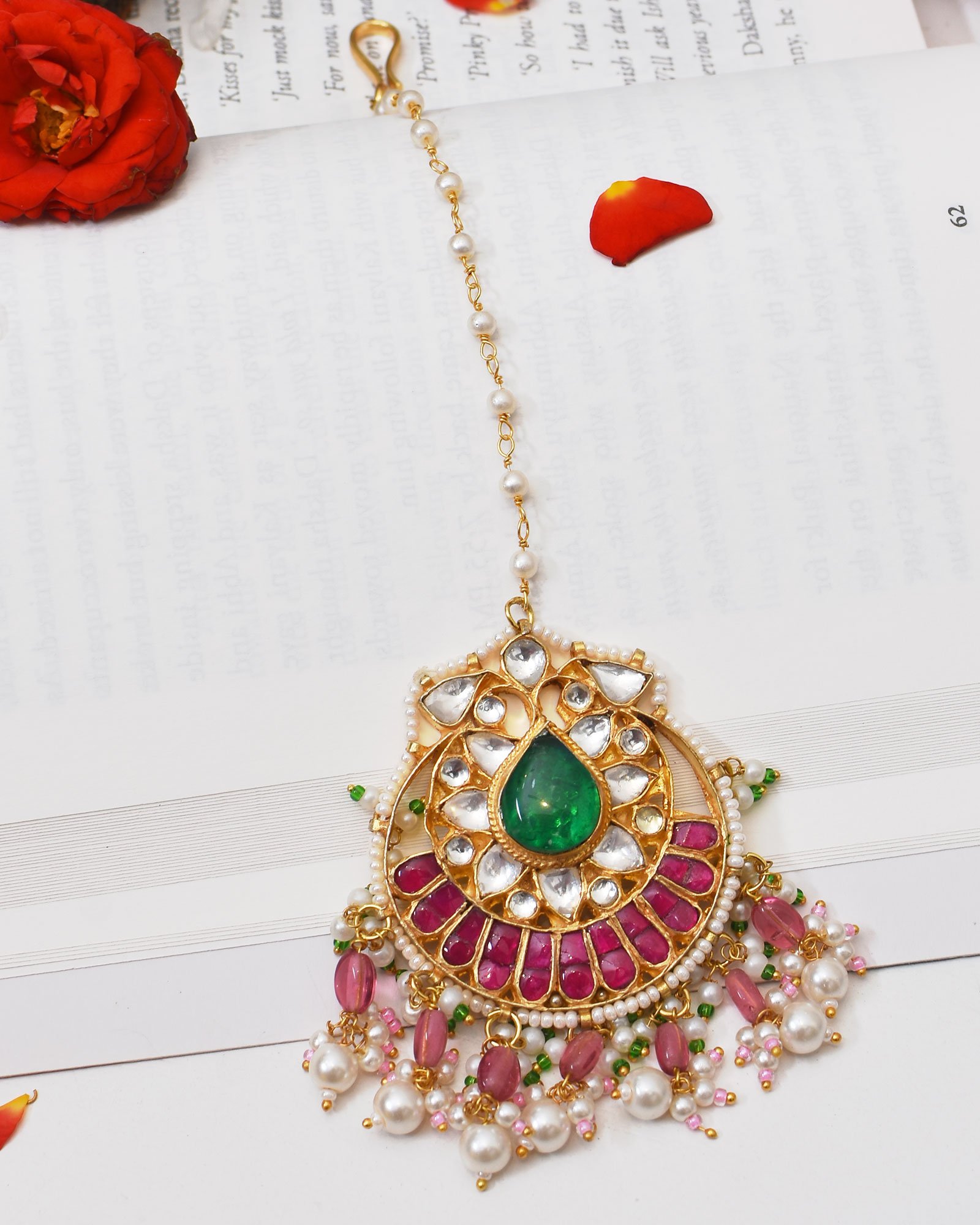 Gayatri Kundan Maangtikka