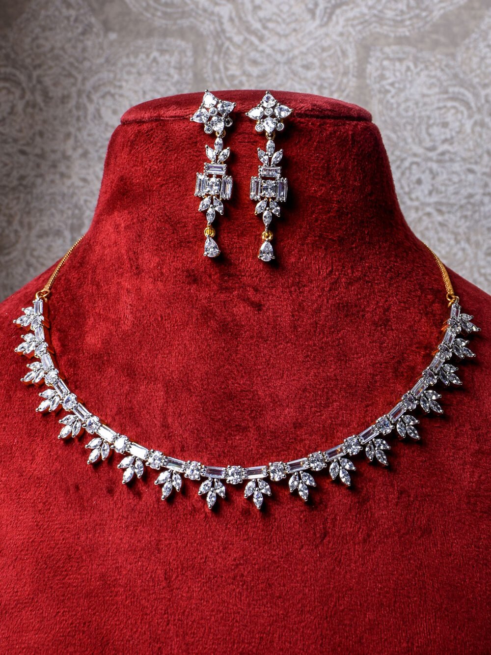 Iniyan Diamond Necklace Set