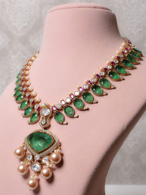 Ina Pendant Necklace set