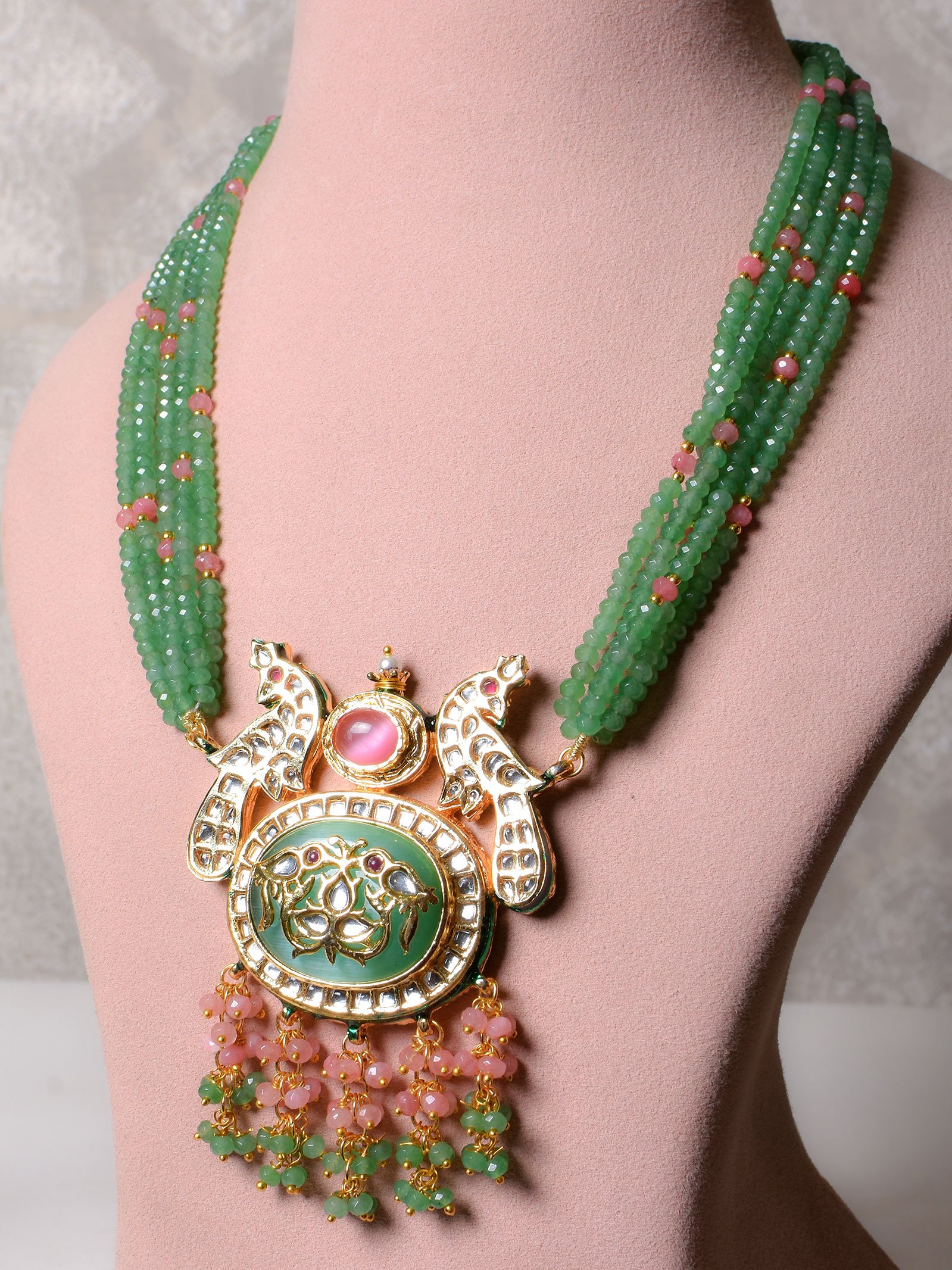 Saavini Pendant Necklace Set