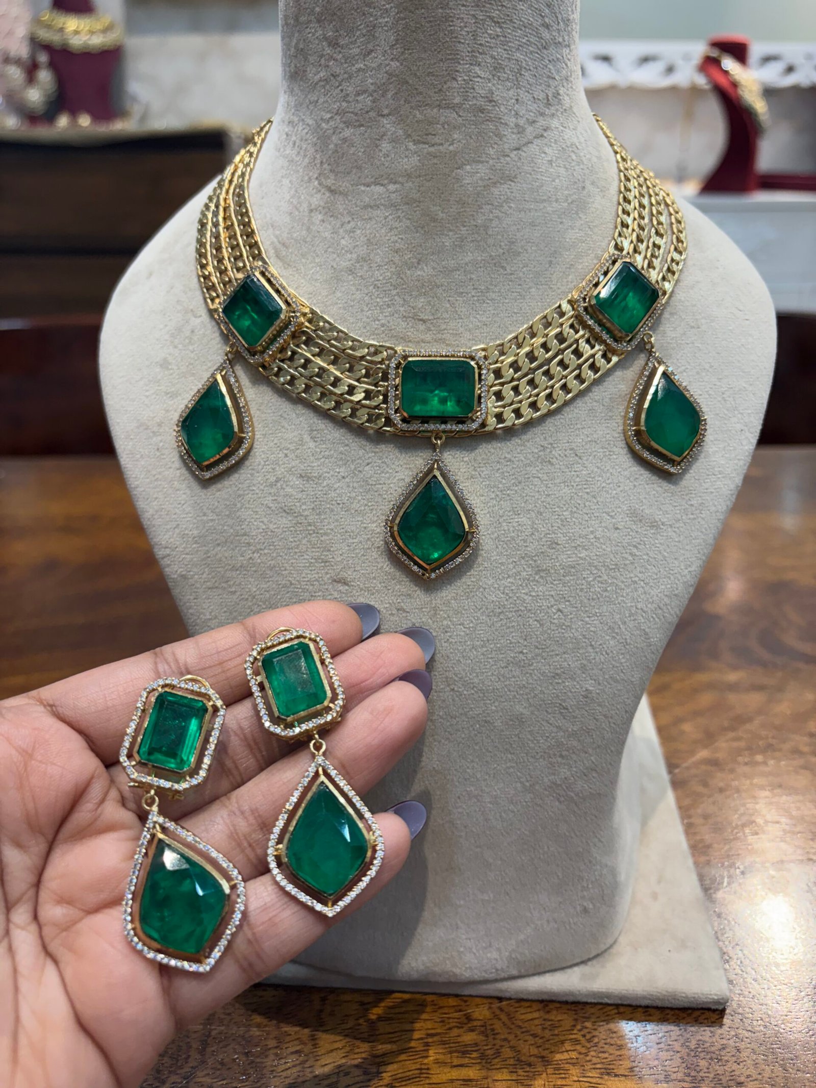 Ambuja Emerald Necklace Set