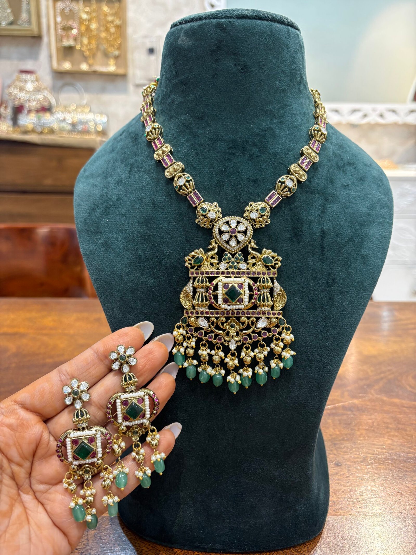 Maia antique look Necklace Set