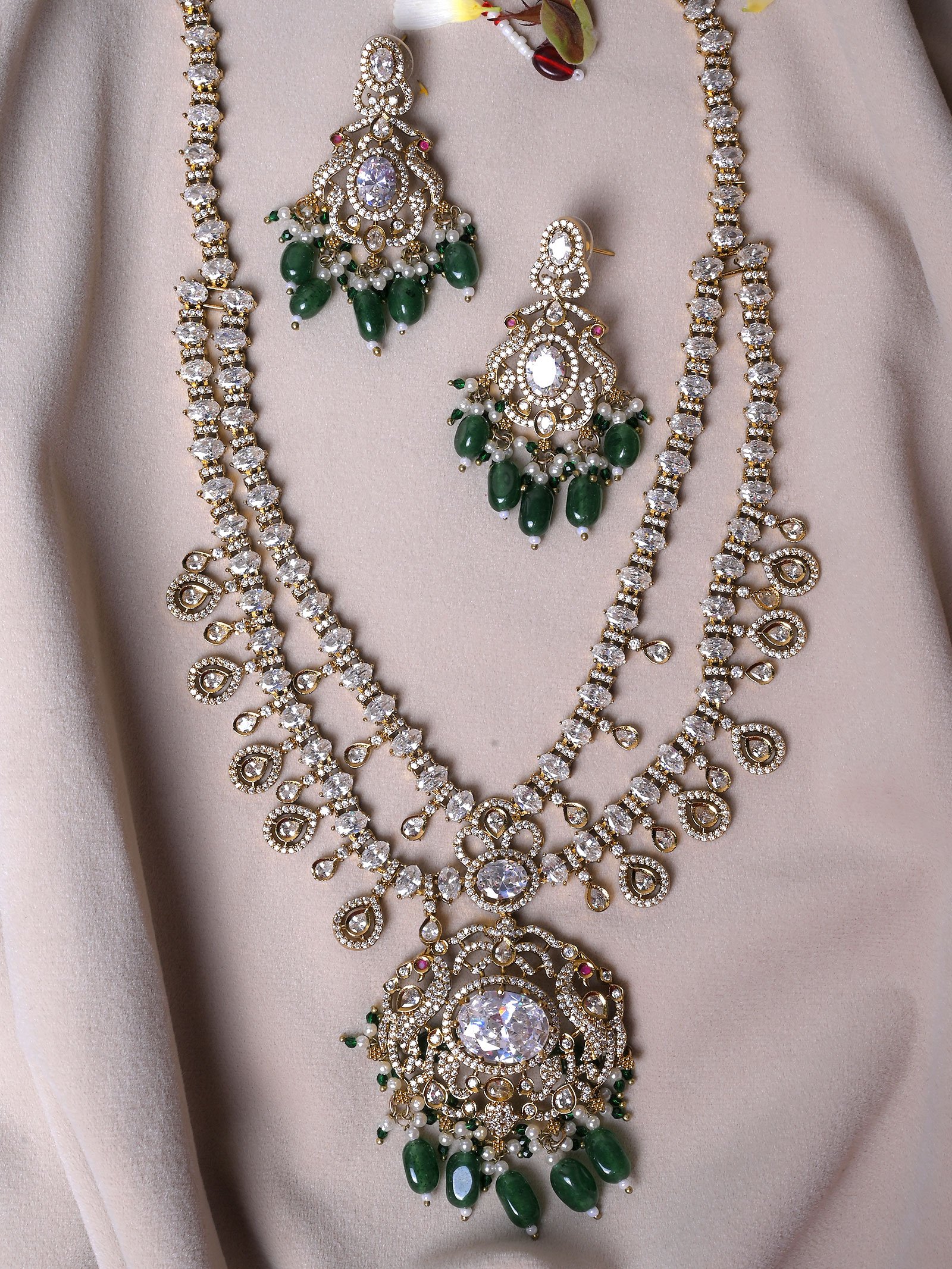 Dhwani Diamond Necklace Set