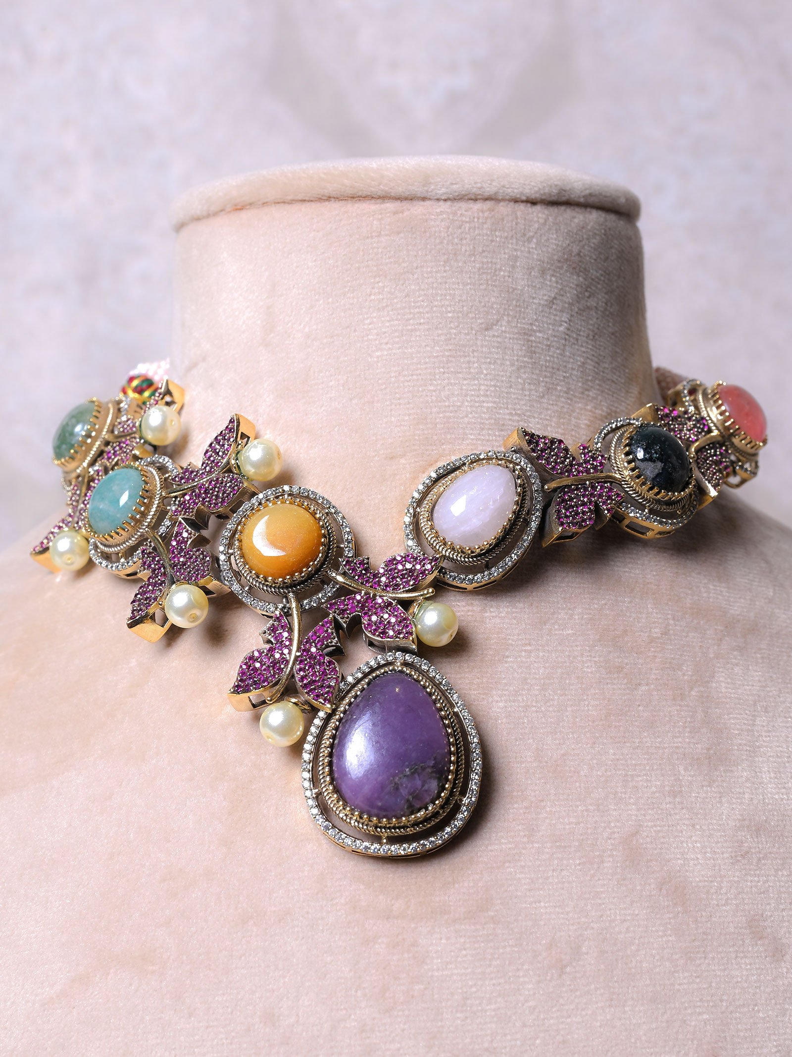 Vrutika Necklace Set