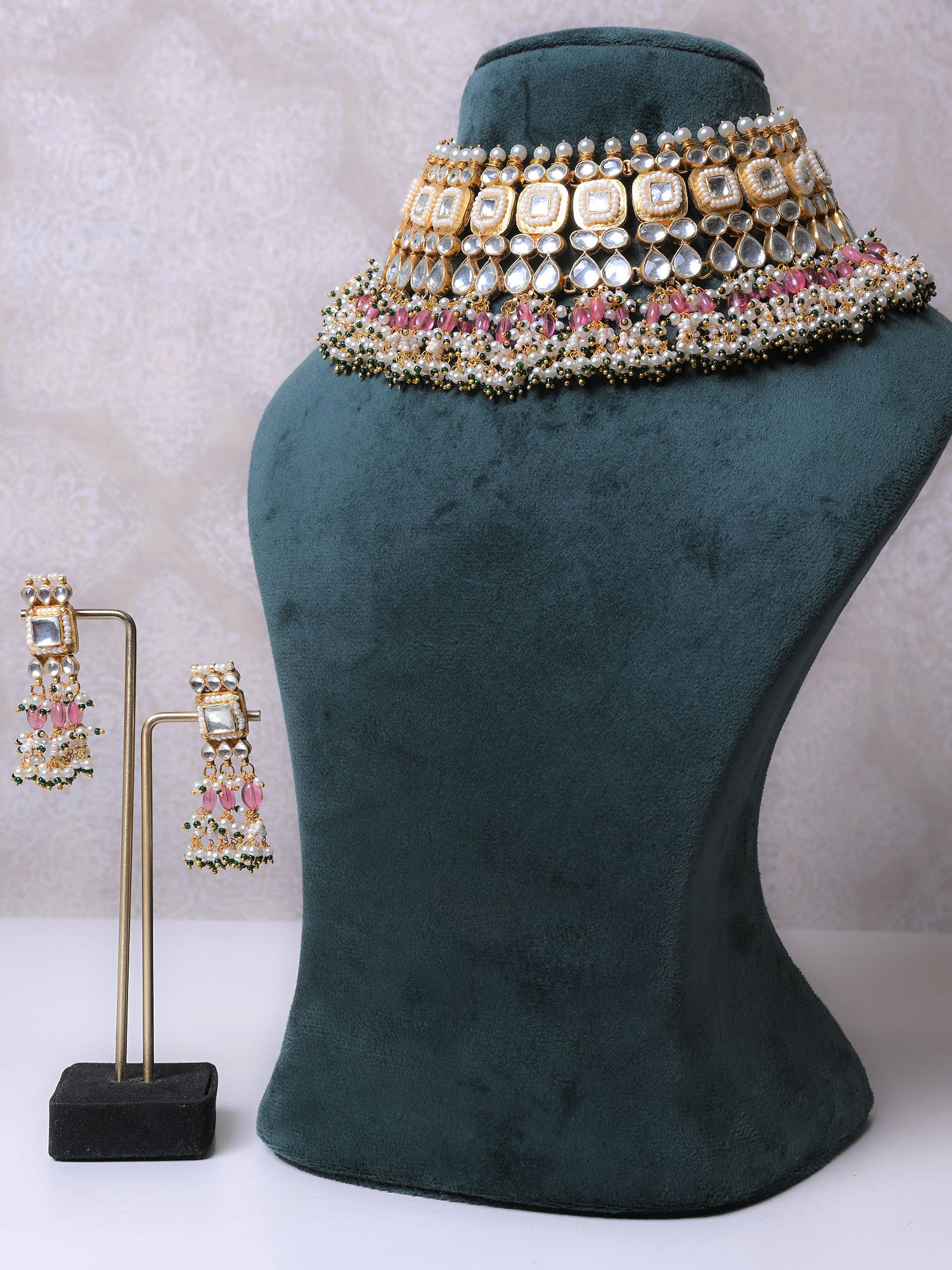Apeksha Kundan choker set
