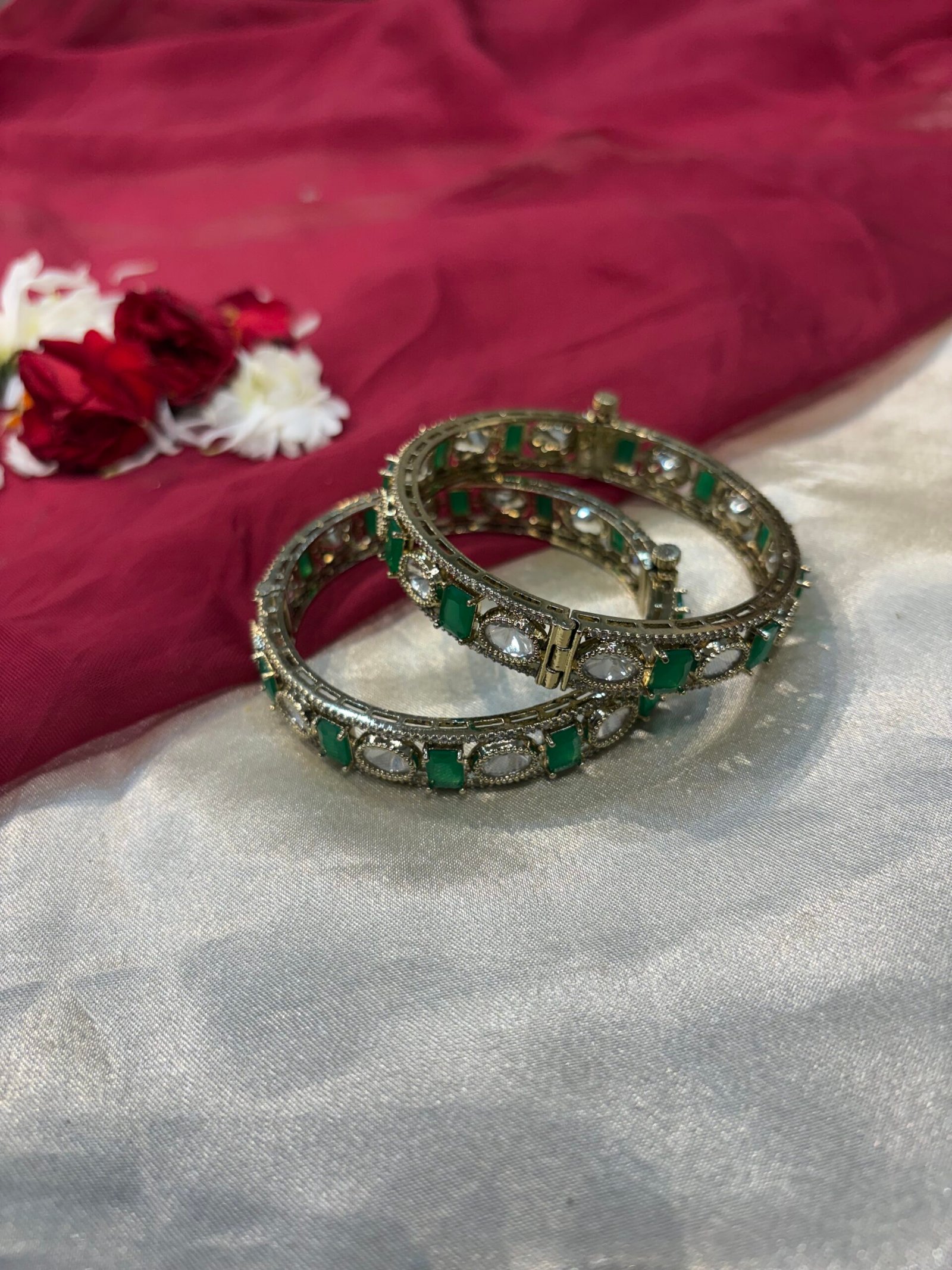 Ruchira Polki Emerald Bangles (2.4)